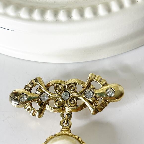 Vintage Avon Brooch Romantic Rhinestone Faux Pearl Gold tone Pin Victorian - Picture 14 of 16